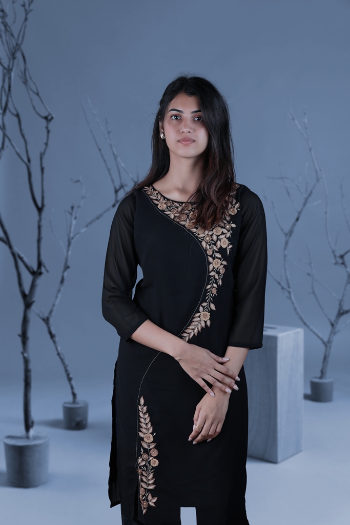 Kurti with embroidery - Image 7