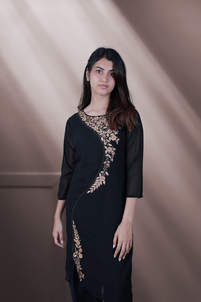 Kurti with embroidery - Image 5