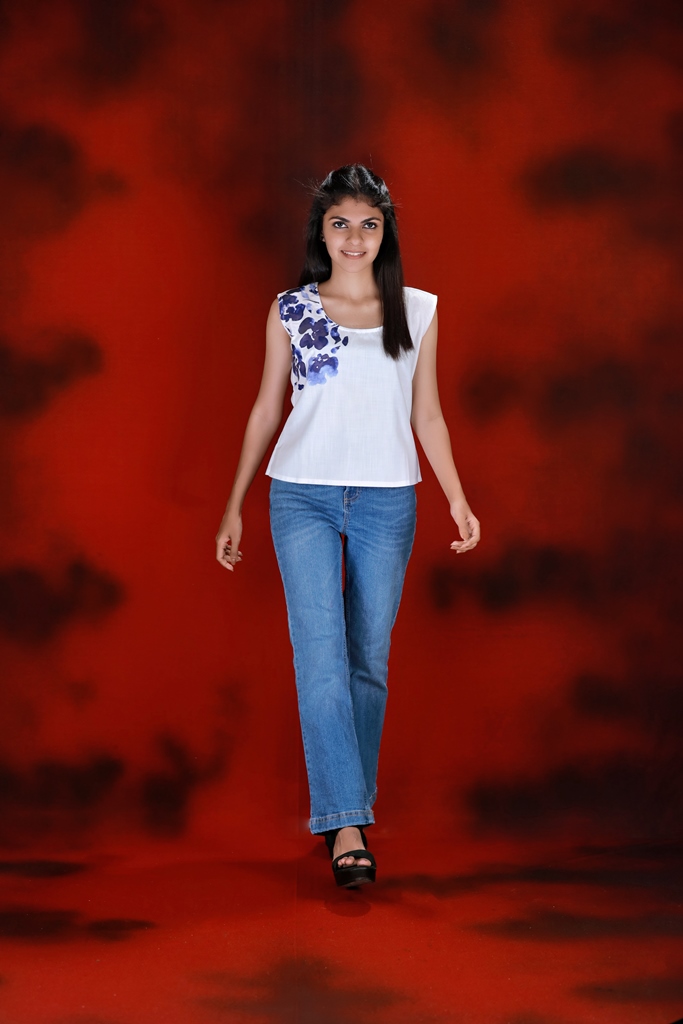 Top with Print - Image 6